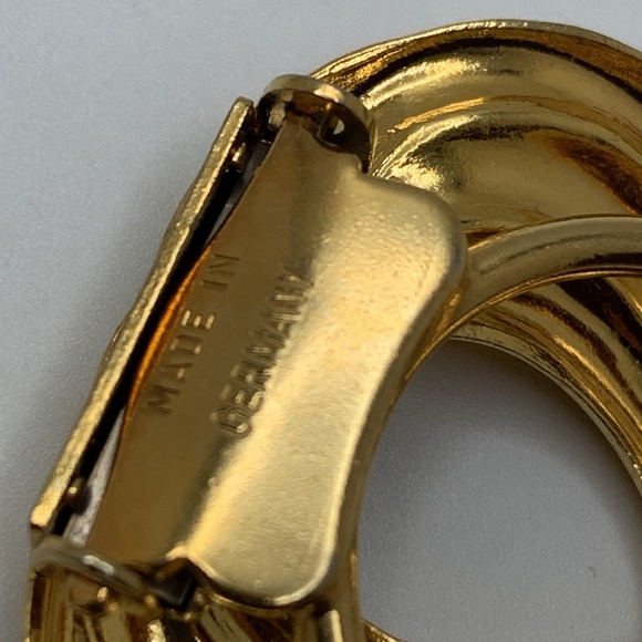 VTG Swirl Shape Bandana Holder Scarf Ring Handkerchief Slide Clip Germany - Picture 3 of 5